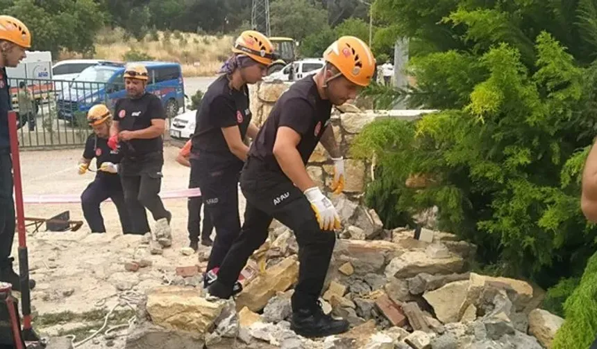 İzmir’de düğün salonunda taş kemer devrildi: Doktor öldü, karısı ağır yaralandı