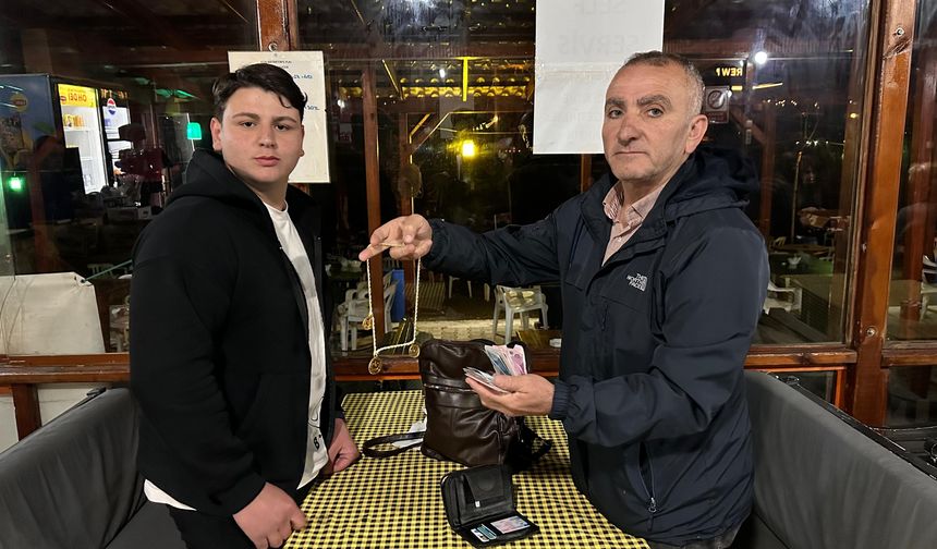 Altın dolu çanta buldu sahibine teslim etti
