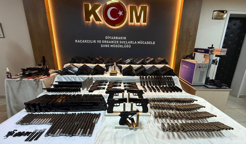 Oyuncakçı görünümündeki iş yerinden cephane çıktı: 4 gözaltı