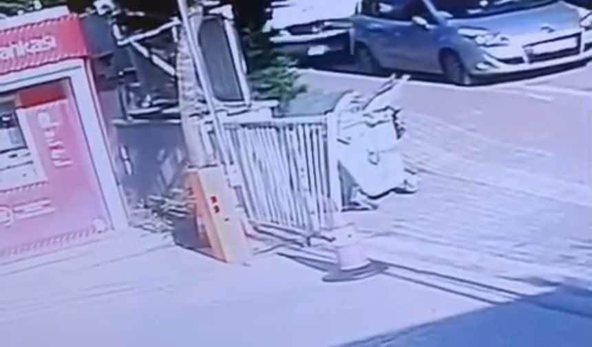 Bankamatikten para çekti, servis aracının altında kalıp öldü
