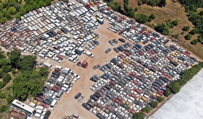 Yediemin otoparkları araç mezarlığına döndü