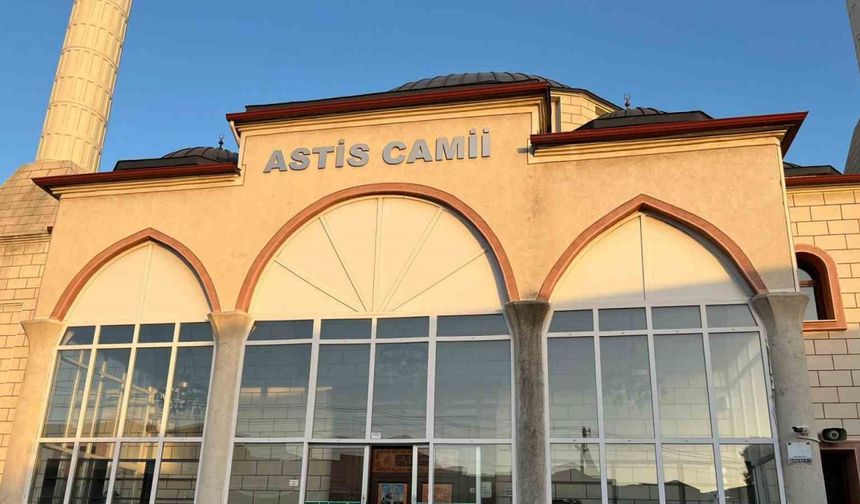 Öğle namazını kıldırdı, kalp krizi geçirip öldü