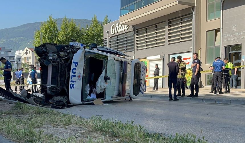 Ekip otosu takla attı 2 polis yaralandı