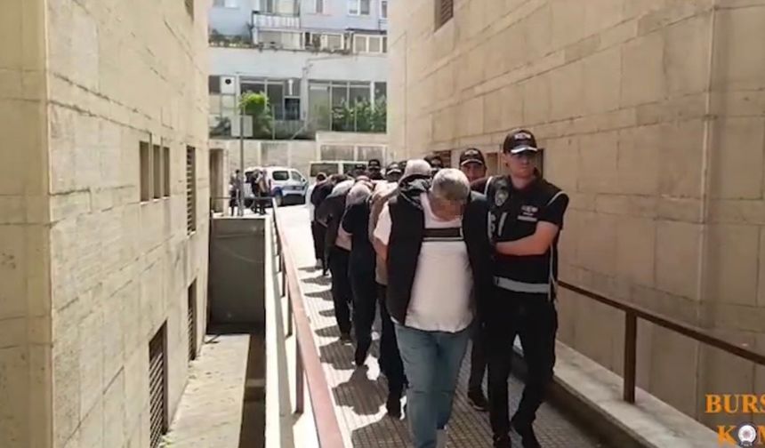 Bursa'da şafak operasyonu! Kredi vaadiyle emeklileri dolandırdılar