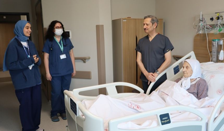 Bursa'da 104 yaşında kalp ameliyatıyla sağlığına kavuştu