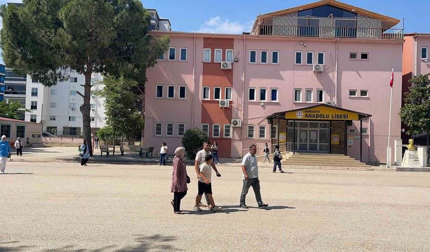 Osmaniye’de bazı öğrenciler sınava son dakikada yetişti