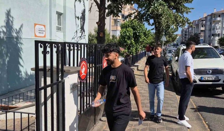 Sınava son dakika koşarak yetiştiler