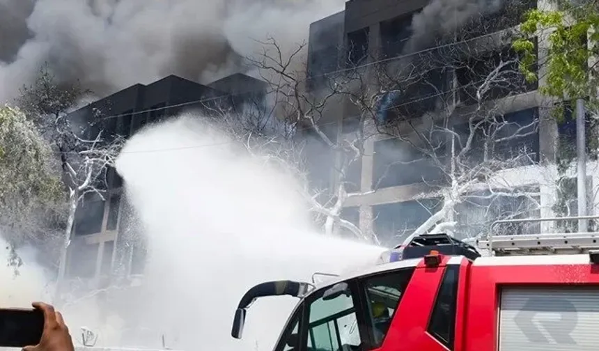 Hindistan'da Yolcu Uçağı Düştü