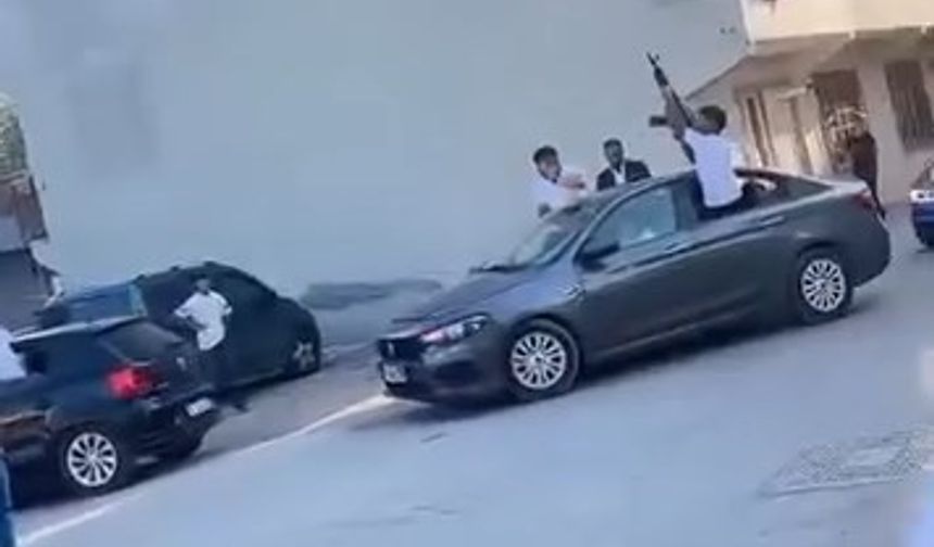 Düğünde uzun namlulu silahlarla tehlikeli kutlama