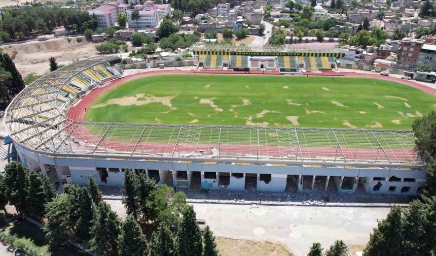 Depremde hasar gören stadyum yerine yenisi yapılacak