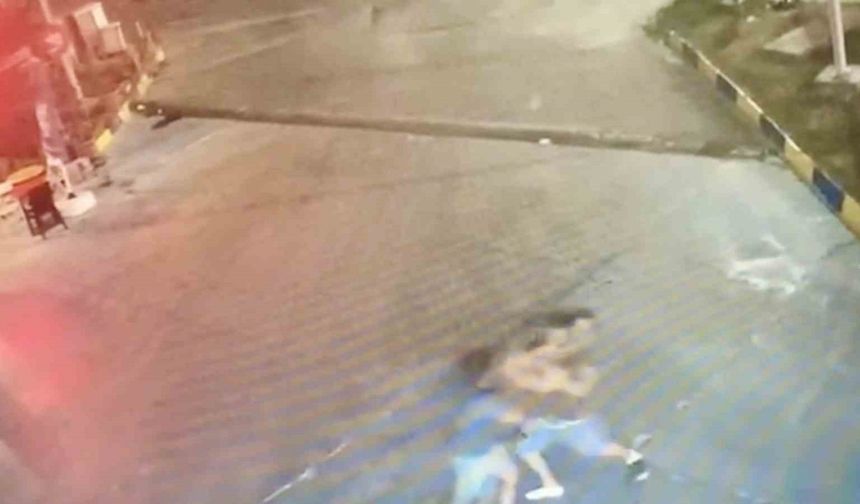 İki paket sigara için kasiyeri bıçakladılar: O anlar kamerada