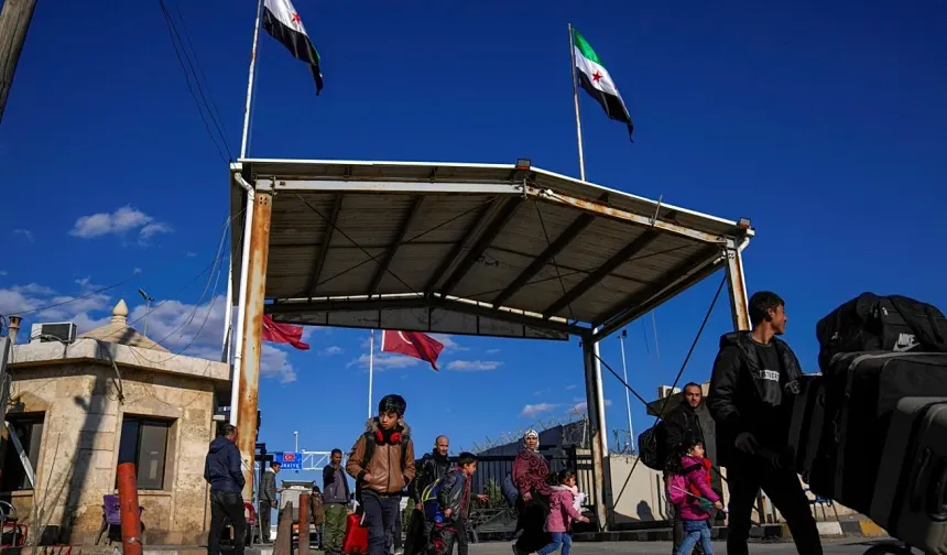 Suriye'ye pasaportla giriş-çıkışlar başladı