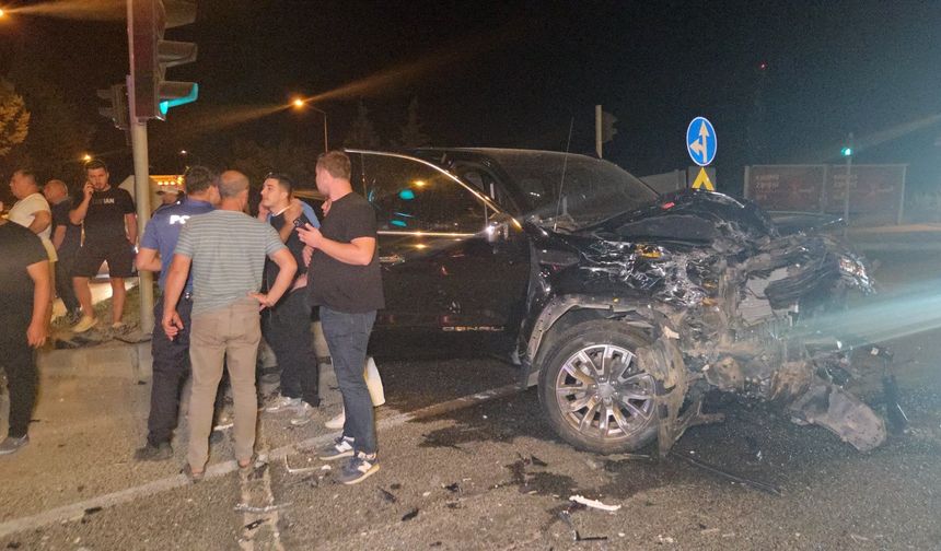 Bursa'da kontrolden çıkan ambulans bahçeye uçtu