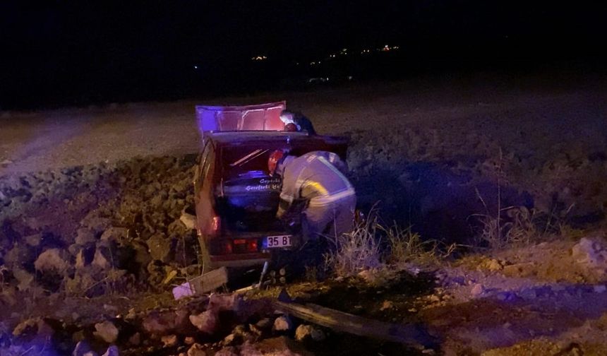 Damadının aracıyla kaçan adam tarlaya uçtu