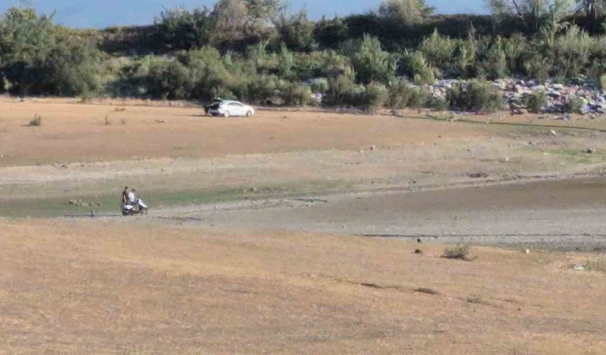 43 yıldır sulama yapılan Ülküköy Göleti kurudu