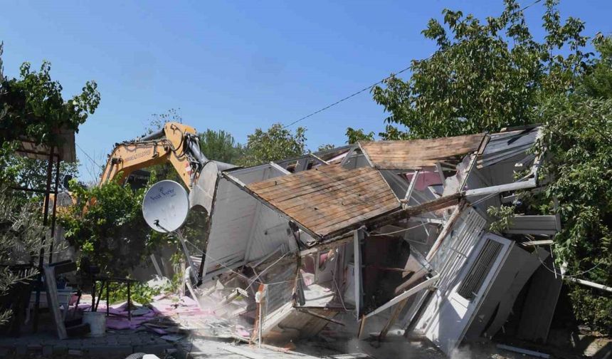 Bursa'da sit alanına yapılan kaçak yapılar yıkıldı