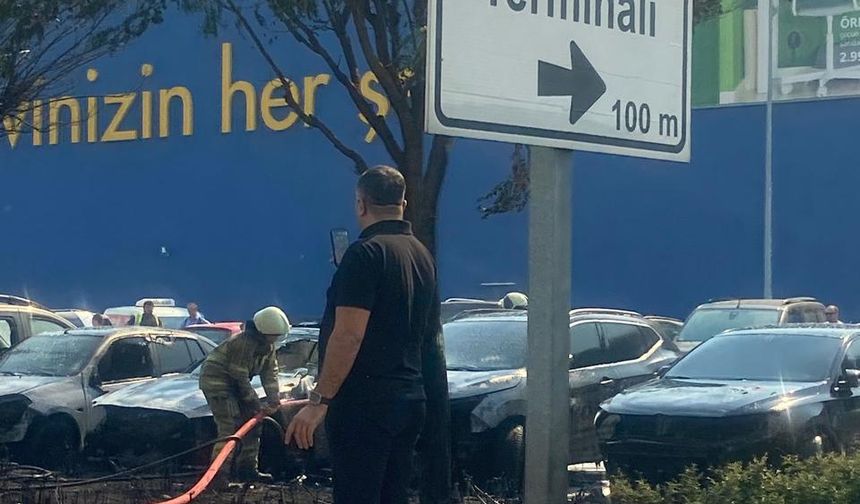 Bursa'da AVM otoparkında onlarca araç yandı!