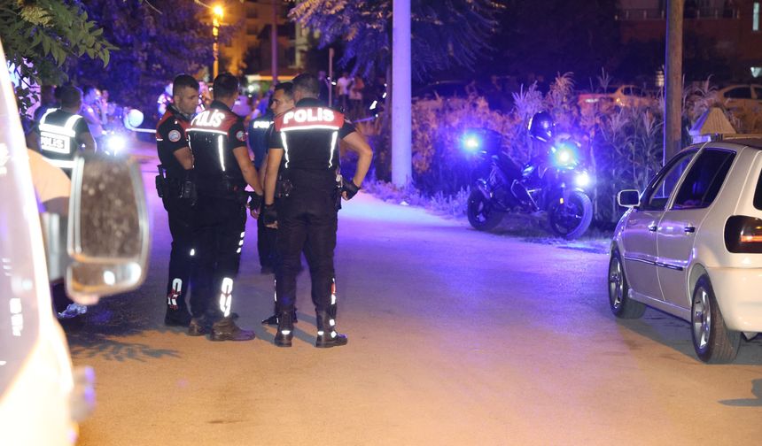 Önce komşusu, annesi ve kardeşini, en son kendini vurdu