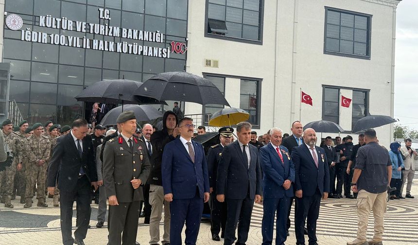 Valiye şemsiye var, gazilere yok