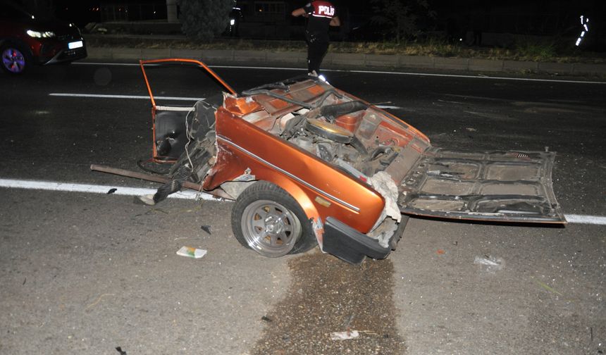 Manisa’da kazada otomobil ikiye bölündü: 1’i çocuk 5 ölü
