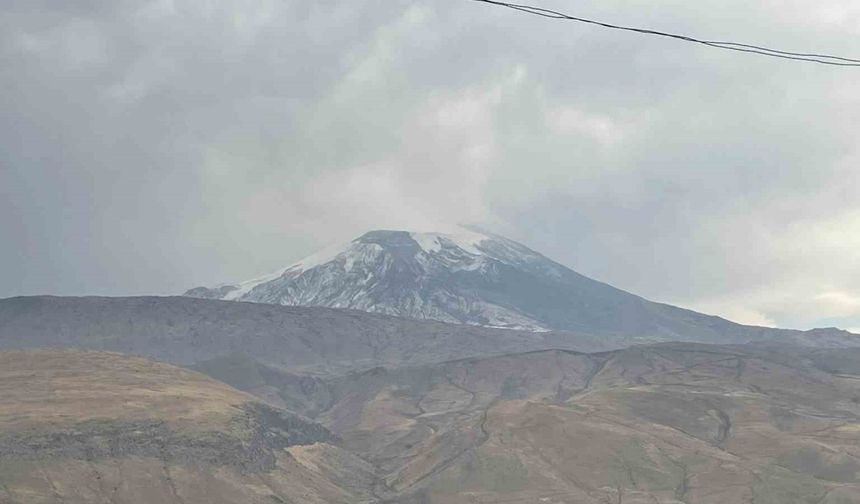 Ağrı Dağı beyaza büründü