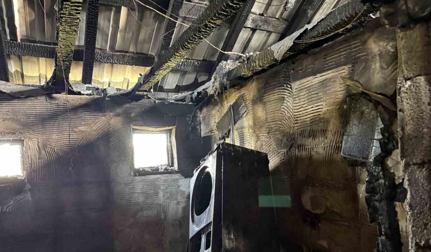 Evi 6’ncı kez yanarak kullanılamaz hale geldi