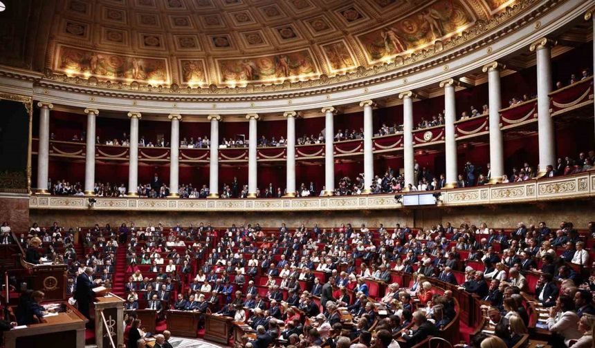 Fransa’da güvenoyu alamayan François Bayrou hükümeti düştü