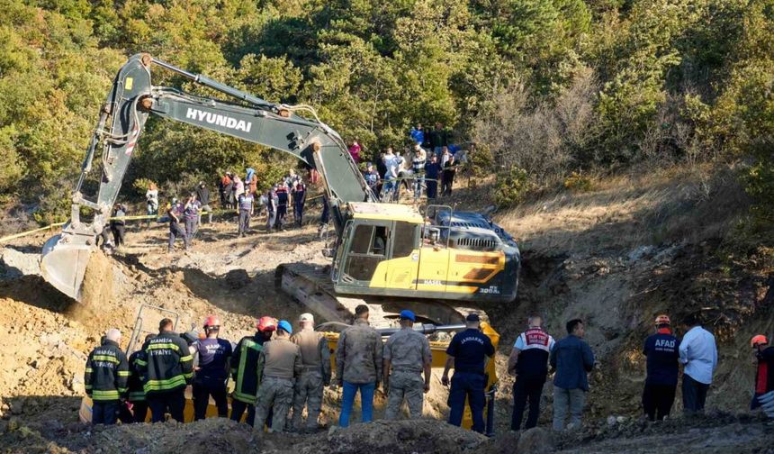 Göçük altında kalan 2 çiftçi hayatını kaybetti