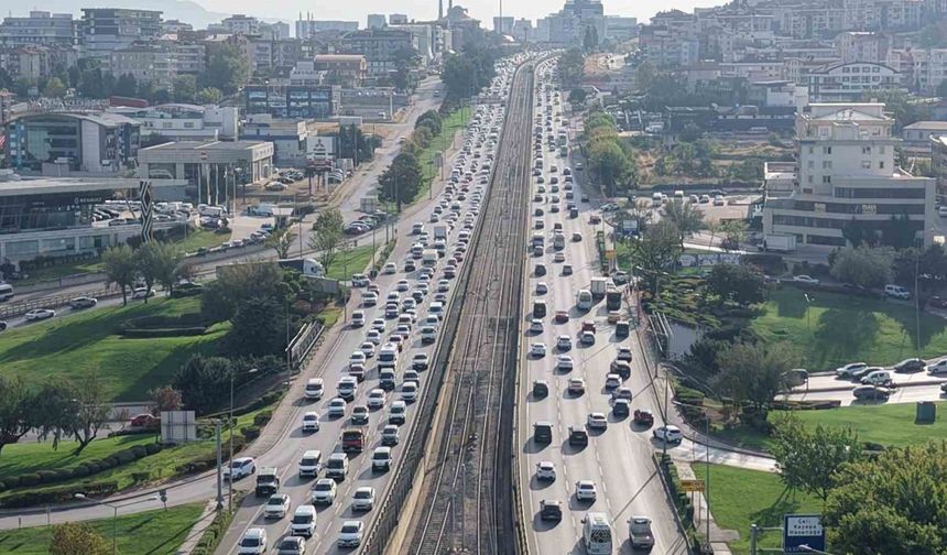 Okullar açıldı, Bursa trafiğinde yoğunluk yaşandı