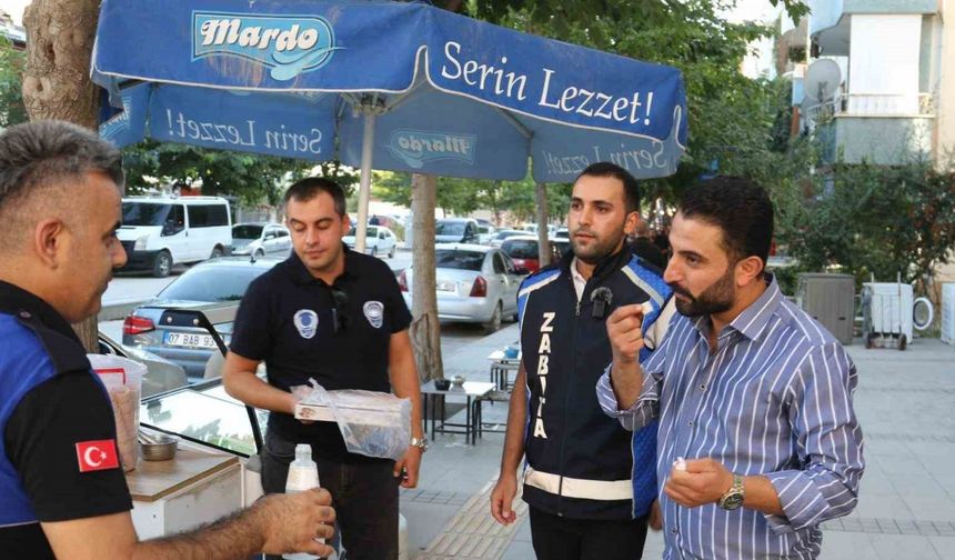 Zabıtadan lokum ve kolonyalı kaldırım işgali uyarısı