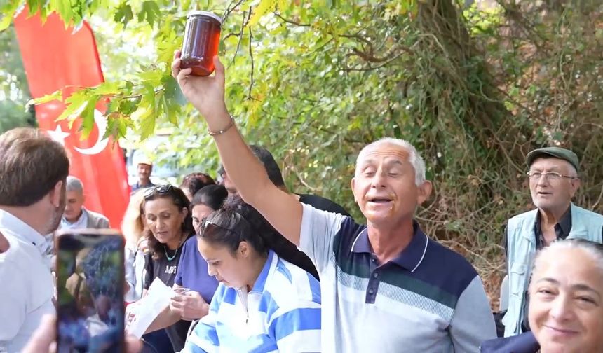 2 dakikada 1 kilogram bal yedi