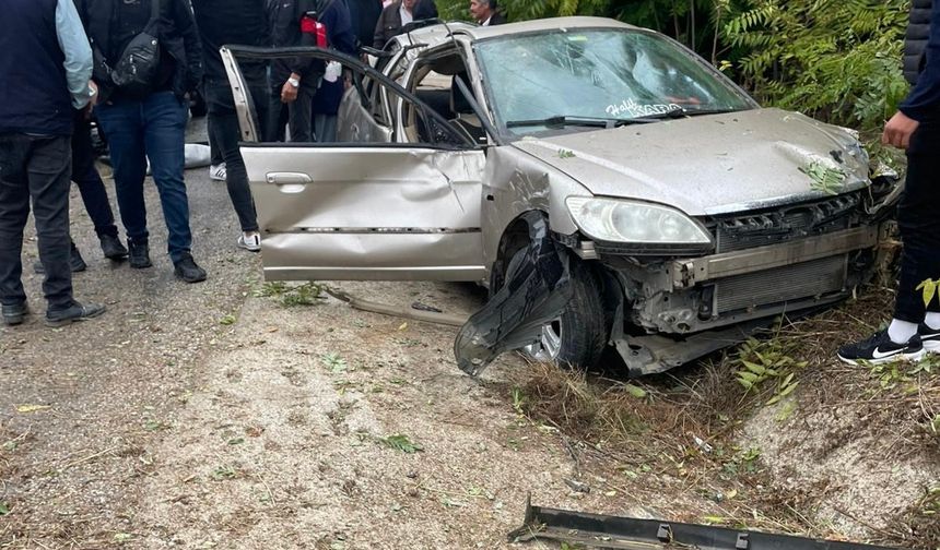 Düğün konvoyunda kaza: 1 ölü 4 yaralı