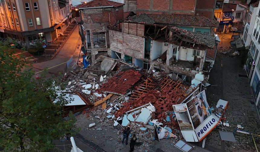 Depremlerle sarsılan Sındırgı'da son durum ne?