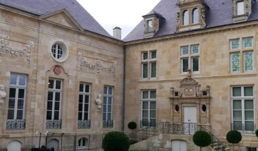 Fransa’da Louvre’dan bir gün sonra bir müze daha soyuldu