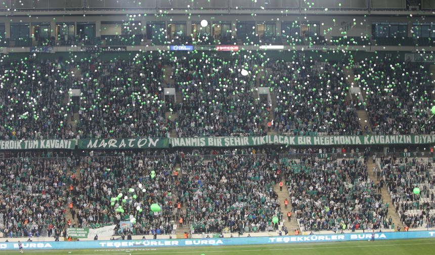 20 Bin Balon Çağan Ata İçin Havalandı