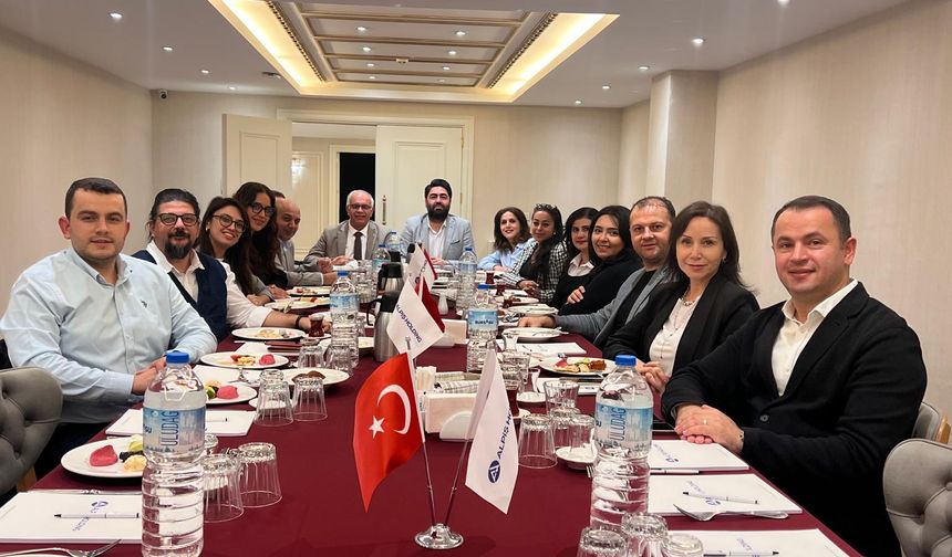 İnsan Kaynakları Yöneticileri Nev-i Çeşni'de Buluştu