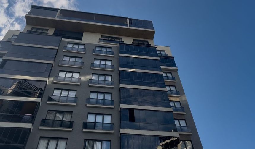 Bursa'da hava almak için açtığı cam sonu oldu