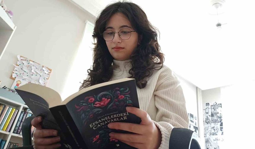 17 yaşındaki Eylül Yıldız, ilk romanını yazdı