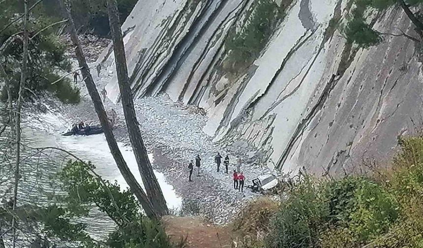 Kayıp imam, uçurumdan yuvarlanmış aracında cansız bulundu