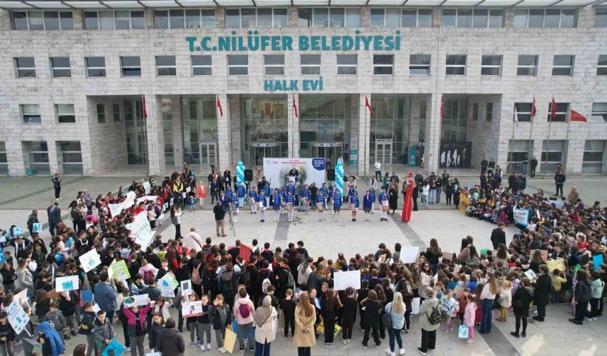 Nilüferli çocuklardan ’gelecek’ için anlamlı yürüyüş