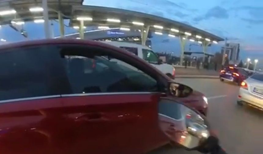 Bursa'da kadın sürücüler trafikte birbirine girdi