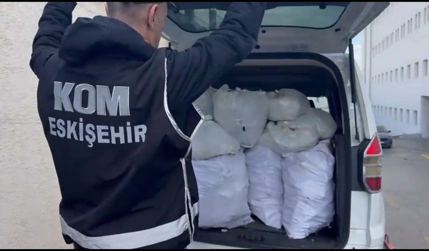 Çekicinin üzerindeki araçtan cephanelik çıktı