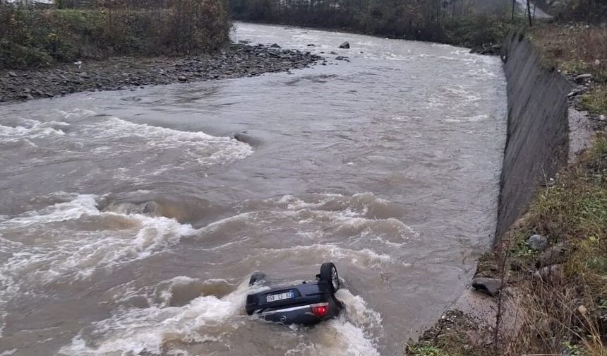 Mezar yeri bakmaya giden 2 kişi kazada hayatını kaybetti