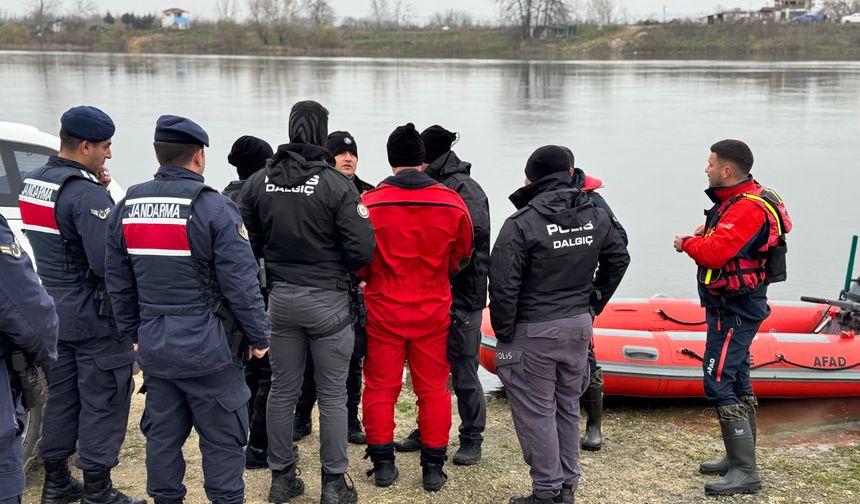 Oğlu nehirde kaybolan annenin 4 gündür gözü yaşlı bekleyişi