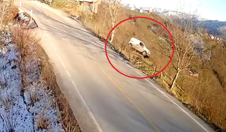 Aracıyla 30 metre yükseklikten uçtu, kazayı yaralı atlattı