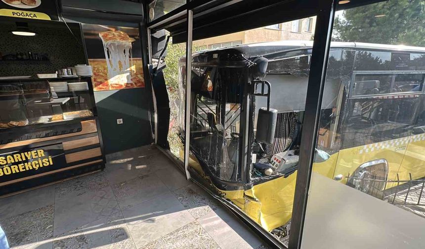 Üsküdar'da İETT otobüsü börekçiye daldı: 4 yaralı