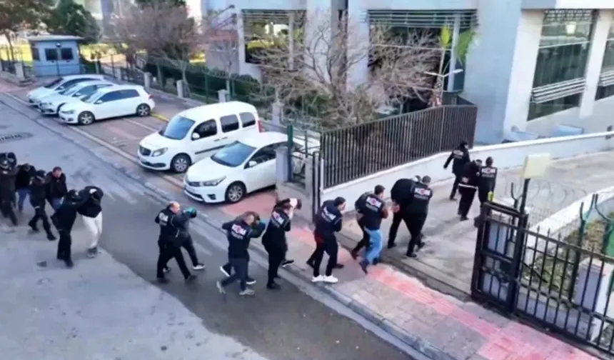 Mersin'de 10 milyarlık 'lavaş çetesi' çökertildi