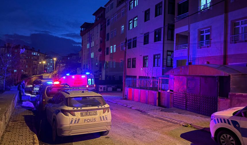 Tartıştığı erkek arkadaşını banyoda bıçakladı: 1 ölü