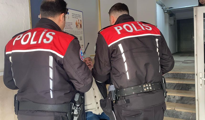 Alkollü bir vatandaş, yardım aldığı vakıfta olay çıkardı