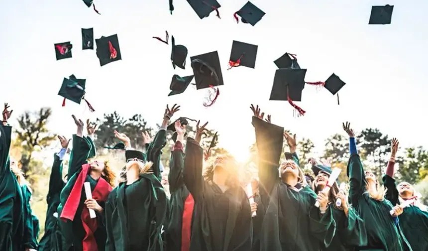 Üniversitede 1 ay yaz tatili 3 yılda diploma dönemi!